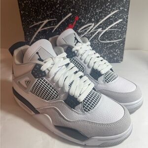 New Jordan 4 Men's White Gray Sneakers size 9 shoes military black